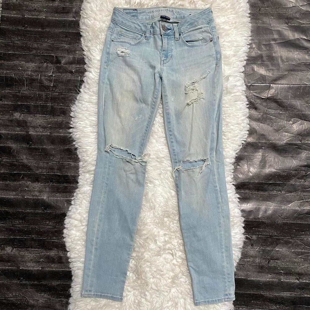 AMERICAN EAGLE LIGHT DENIM DISTRESSED SKINNY JEANS BASIC CASUAL NORMCORE GRUNGE